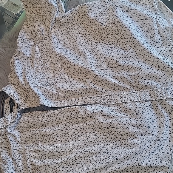 Patterned White Short Sleeve Shirt - Picture 1 of 10